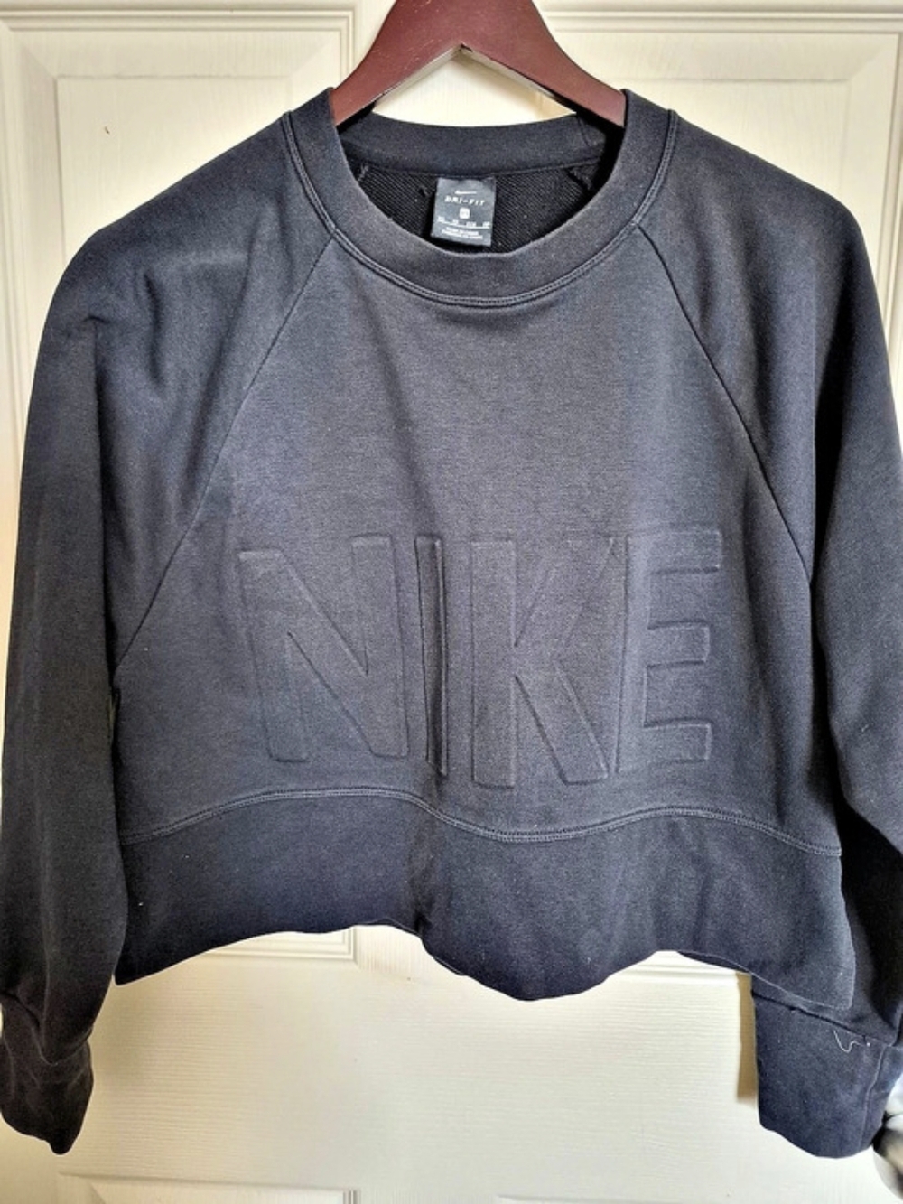 Size XS Nike Dri-FIT Embossed Logo Cropped Crewneck Sweatshirt Black.